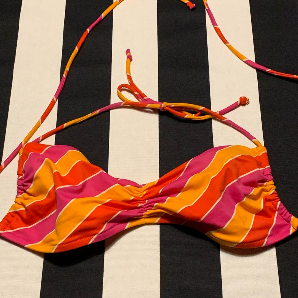 💥$2 for $15💥Victoria’s Secret string bikini top